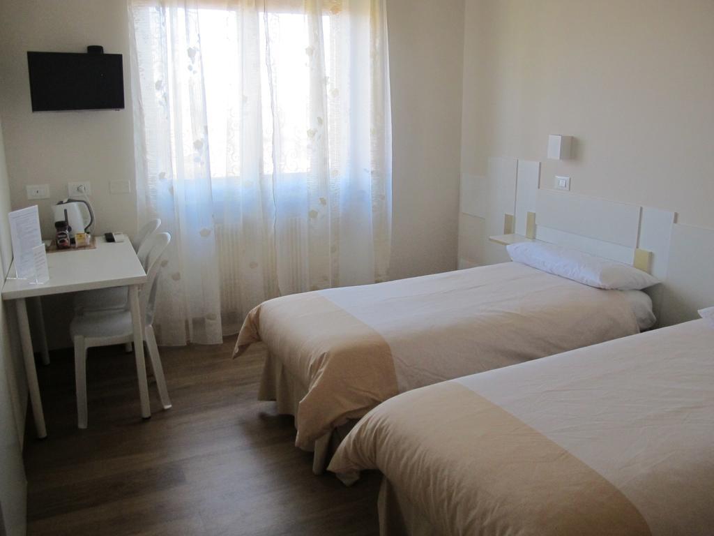 B&B Villa Filotea & Apartment Desenzano del Garda Bilik gambar